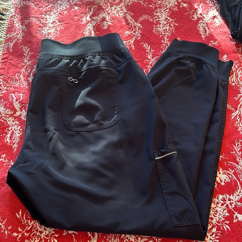 Large black Cherokee infinity jogger scrub pants.